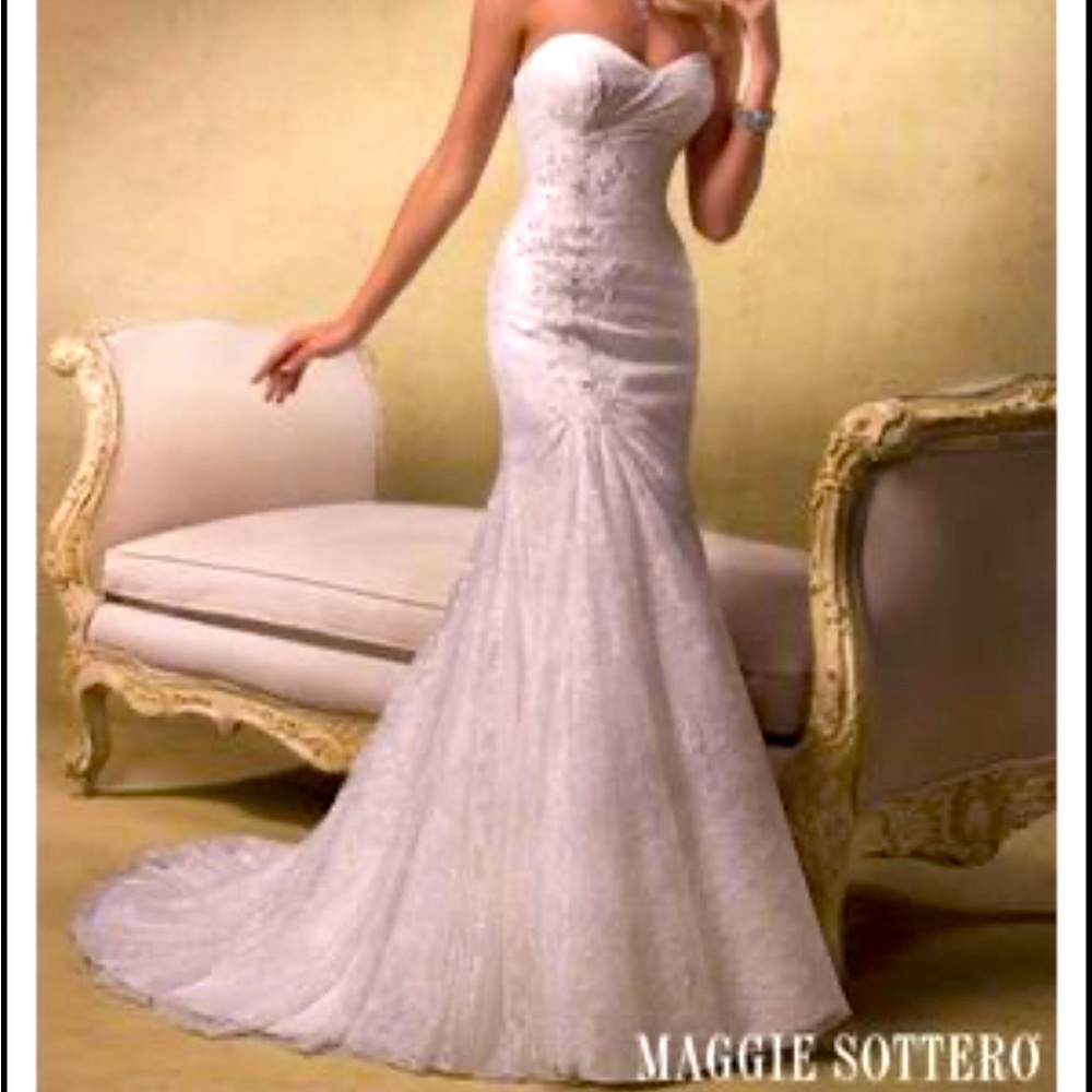 Beautiful brand new wedding gown